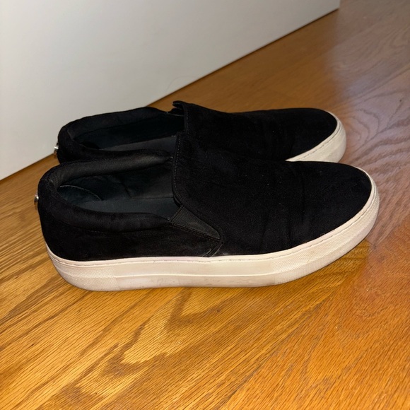 Steve Maddens black suede sneakers - Picture 1 of 6